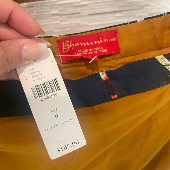 Adorable skirt - Picture 2 of 3